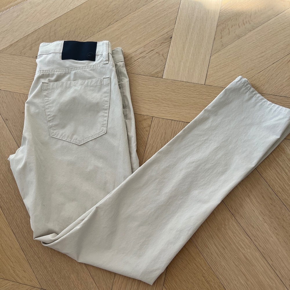 Vineyard Vines Mens On the Go Pant size 30x32 Color Stone